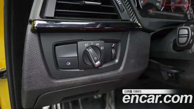 BMW M4 2015 thumb 12