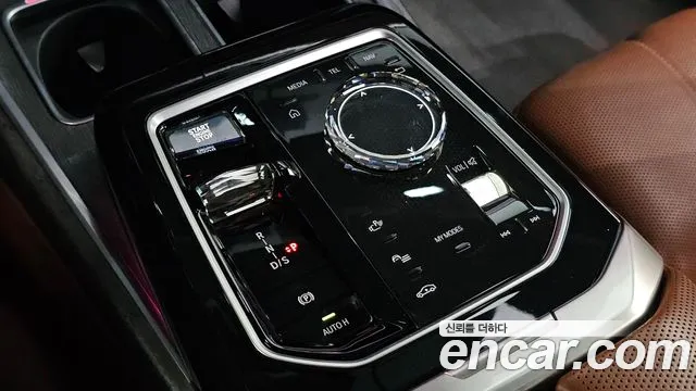 BMW 7-Series 2024 thumb 9