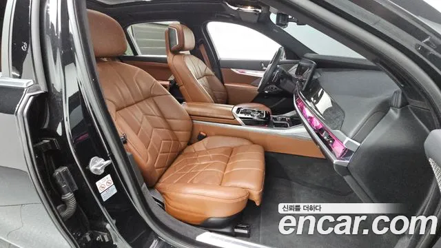 BMW 7-Series 2024 thumb 11