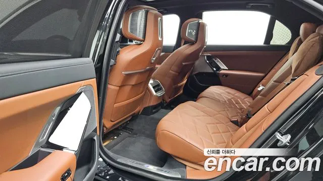 BMW 7-Series 2024 thumb 12