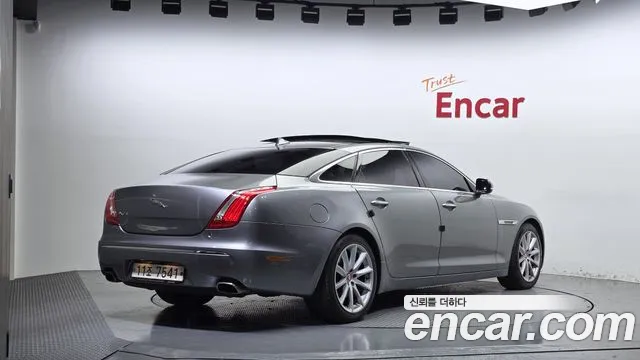 Jaguar XJ 2015 thumb 2
