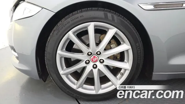 Jaguar XJ 2015 thumb 5
