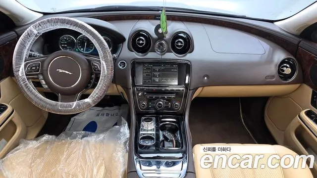 Jaguar XJ 2015 thumb 7