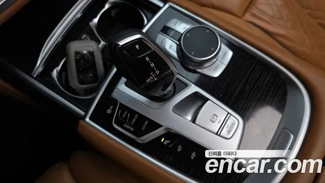 BMW 7-Series 2021 thumb 8