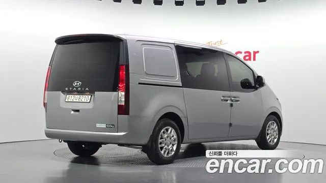 Hyundai Staria 2023 thumb 2