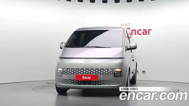 Hyundai Staria 2023 thumb 3
