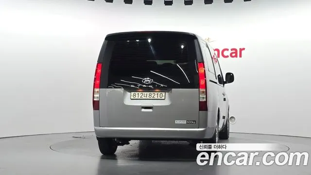 Hyundai Staria 2023 thumb 4