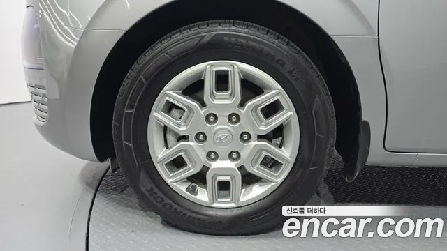 Hyundai Staria 2023 thumb 5