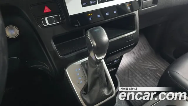 Hyundai Staria 2023 thumb 9