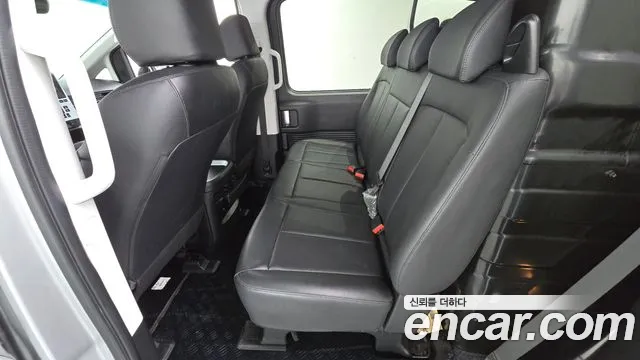 Hyundai Staria 2023 thumb 11