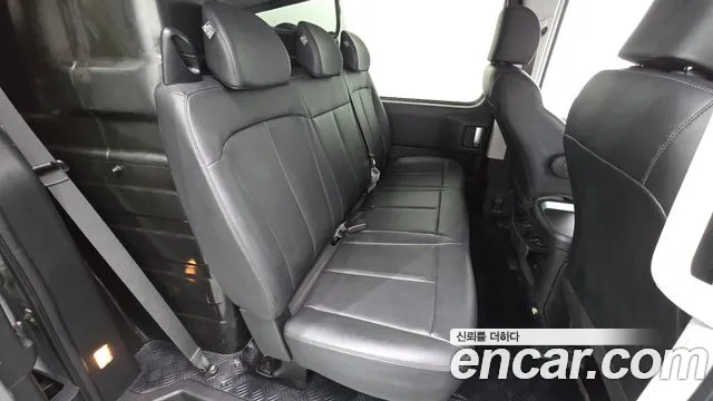 Hyundai Staria 2023 thumb 12