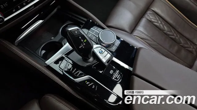 BMW 5-Series 2021 thumb 9