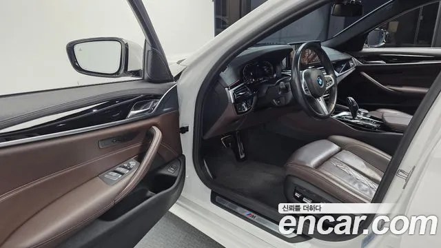 BMW 5-Series 2021 thumb 10