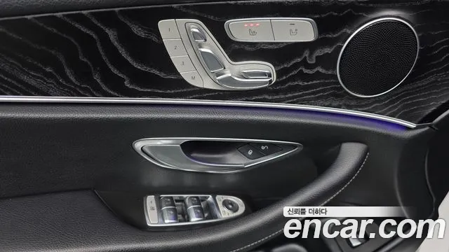 Mercedes-Benz E-Класс 2016 thumb 11
