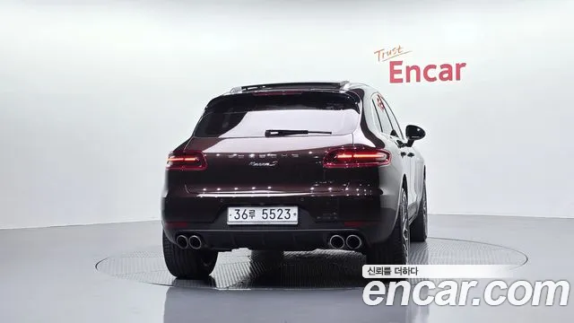 Porsche Macan 2015 thumb 3
