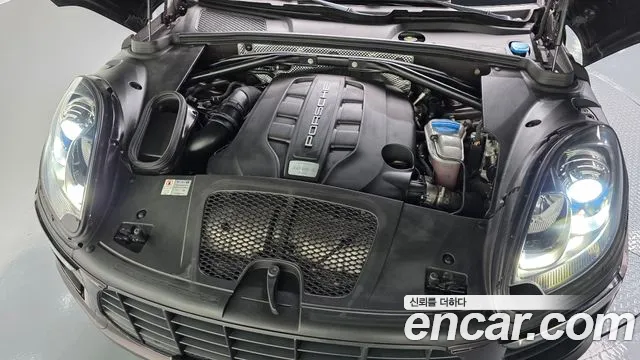 Porsche Macan 2015 thumb 5