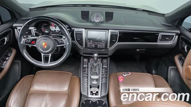 Porsche Macan 2015 thumb 6