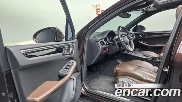 Porsche Macan 2015 thumb 9