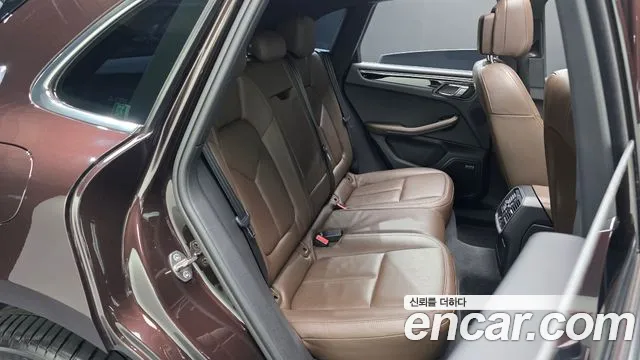Porsche Macan 2015 thumb 10