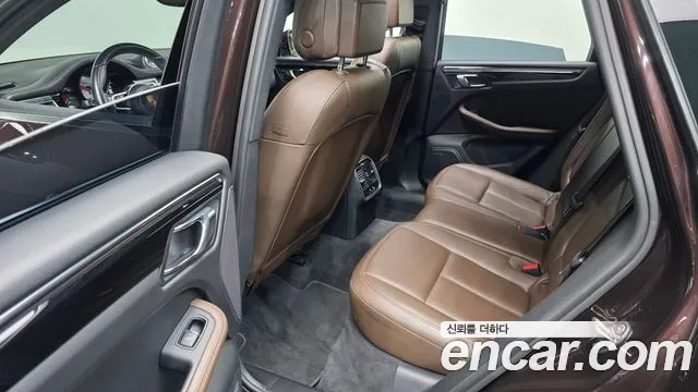 Porsche Macan 2015 thumb 11