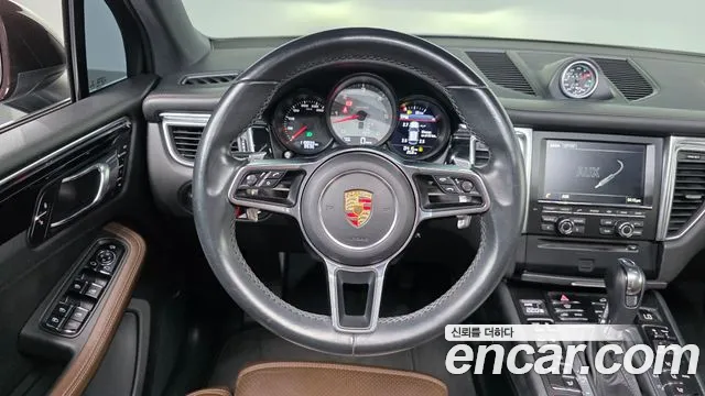 Porsche Macan 2015 thumb 12