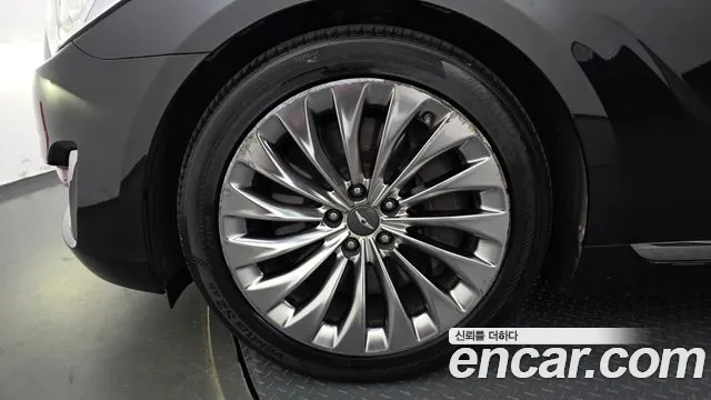 Genesis G90 2018 thumb 5