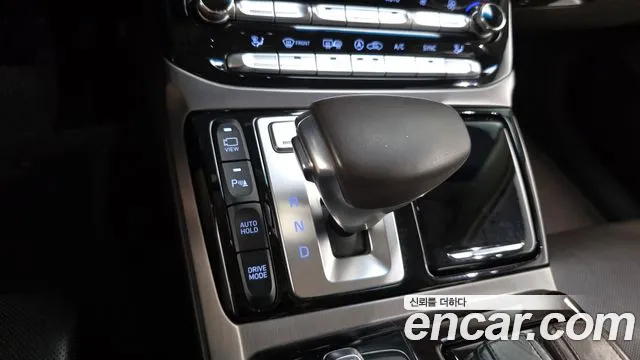 Genesis G90 2018 thumb 9
