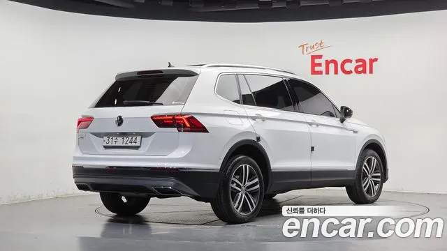 Volkswagen Tiguan 2018 thumb 2