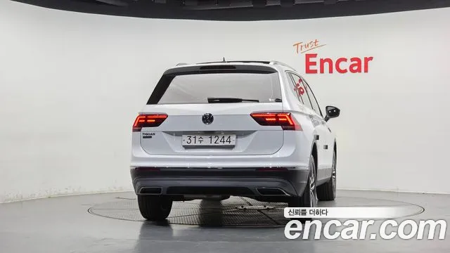 Volkswagen Tiguan 2018 thumb 4
