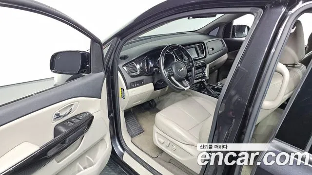 Kia Carnival 2019 thumb 10