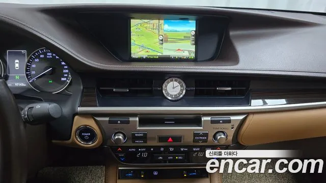 Lexus ES 2017 thumb 12