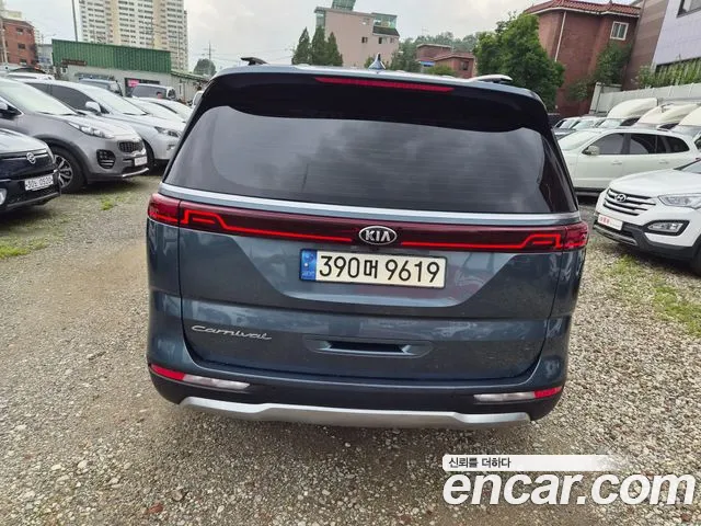 Kia Carnival 2021 thumb 4