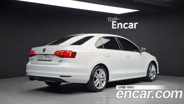 Volkswagen Jetta 2015 thumb 2