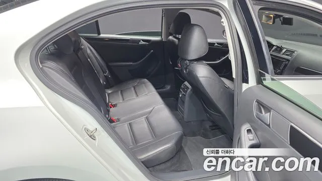 Volkswagen Jetta 2015 thumb 11
