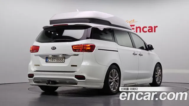 Kia Carnival 2018 thumb 2