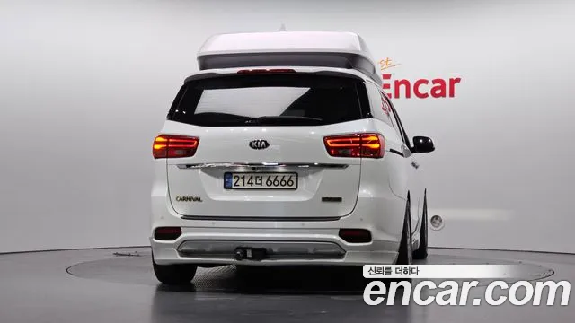 Kia Carnival 2018 thumb 4