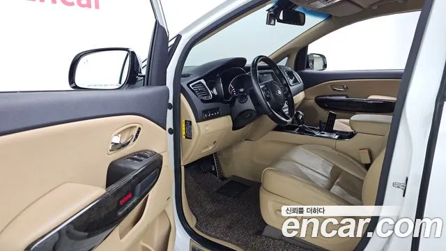 Kia Carnival 2018 thumb 10