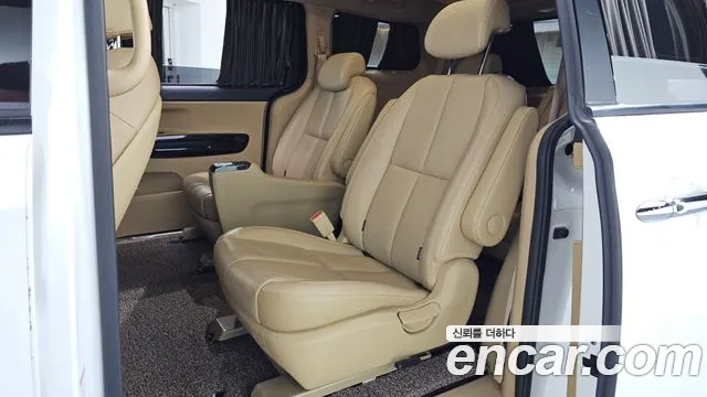 Kia Carnival 2018 thumb 12