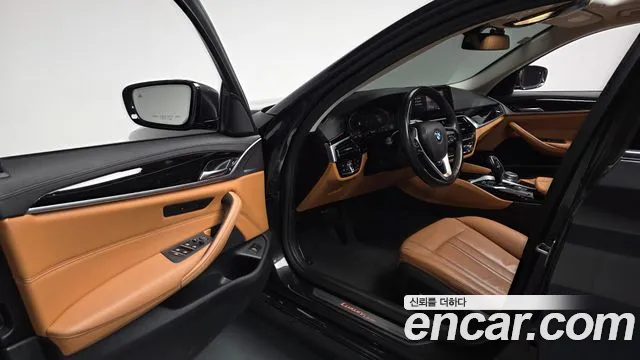 BMW 5-Series 2020 thumb 9