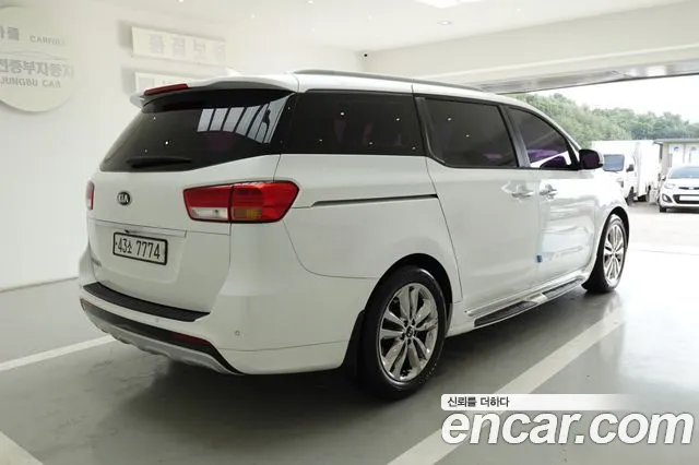 Kia Carnival 2015 thumb 2