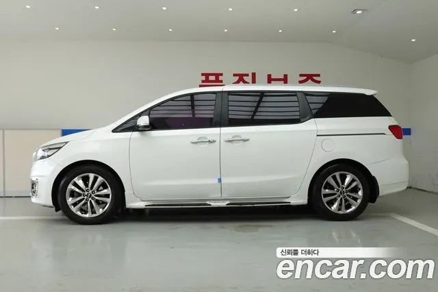 Kia Carnival 2015 thumb 5