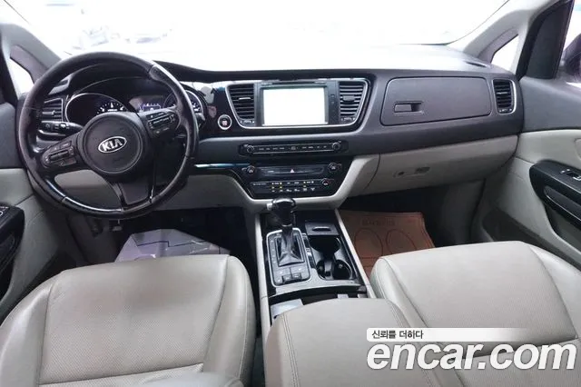 Kia Carnival 2015 thumb 8