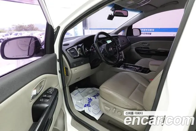 Kia Carnival 2015 thumb 9