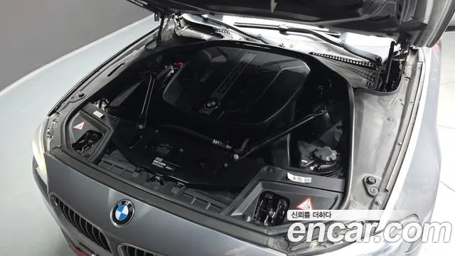 BMW 5-Series 2014 thumb 6
