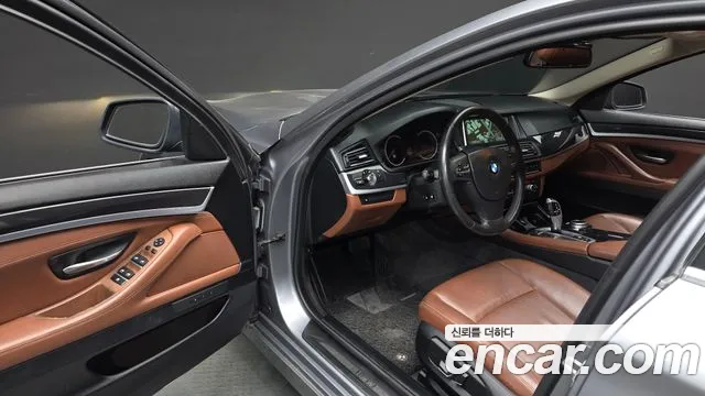 BMW 5-Series 2014 thumb 10
