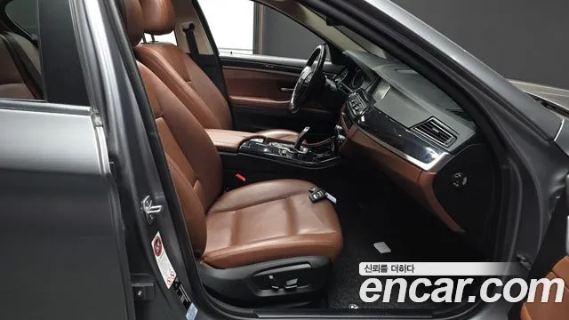 BMW 5-Series 2014 thumb 11