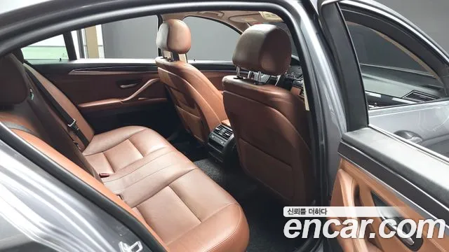 BMW 5-Series 2014 thumb 12