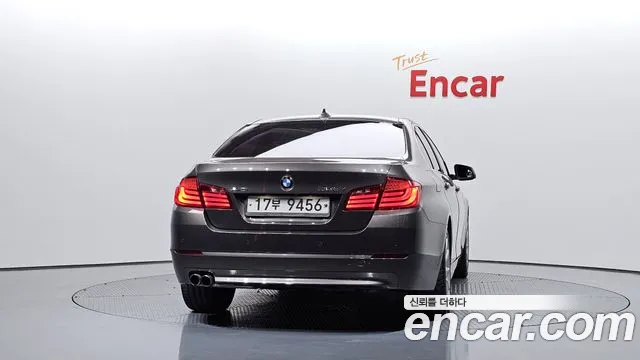 BMW 5-Series 2012 thumb 4