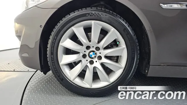 BMW 5-Series 2012 thumb 5