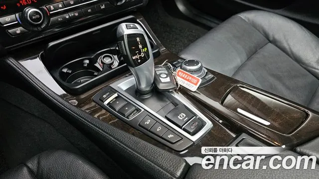 BMW 5-Series 2012 thumb 9